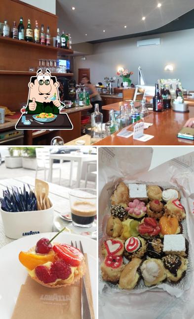 La cibo e bancone da bar del ristorante