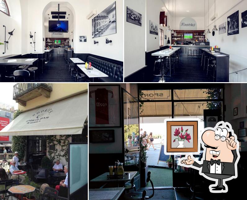 Siediti a un tavolo di Rookies Sports Bar