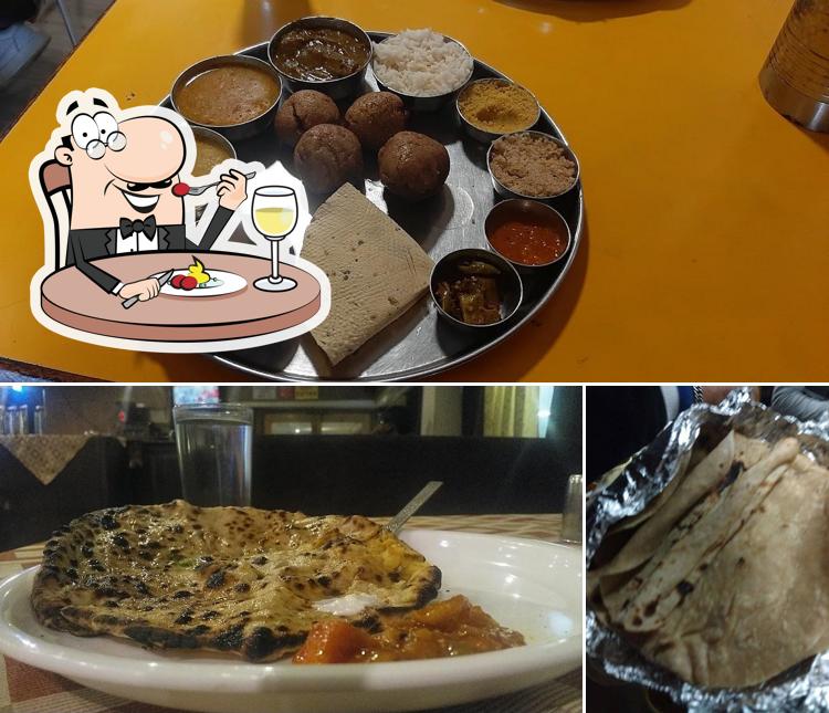 Meals at Thali House, Sindhi Camp, Jaipur