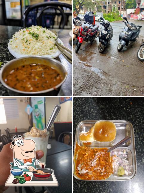 Chicken curry at Hotel Kiran (Veg- Non Veg)