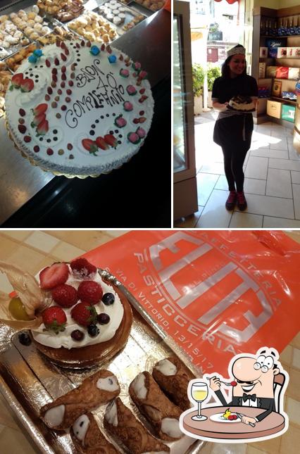 Cibo al Caffetteria Elite Di Giuseppe Punzo