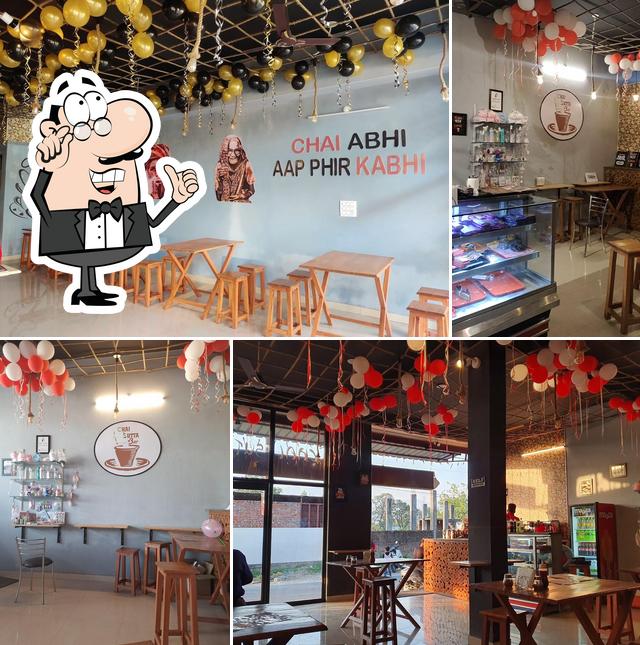The interior of Chai Sutta Bar Vikasnagar