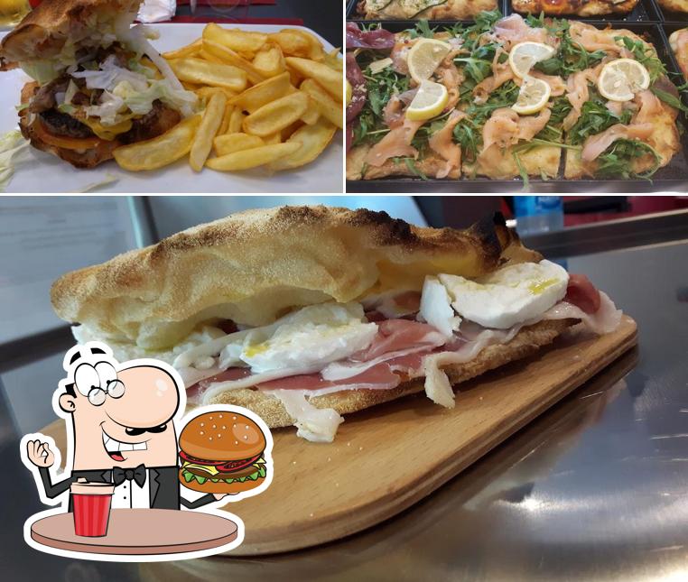 Prenditi un hamburger a PIZZA CAPITALE