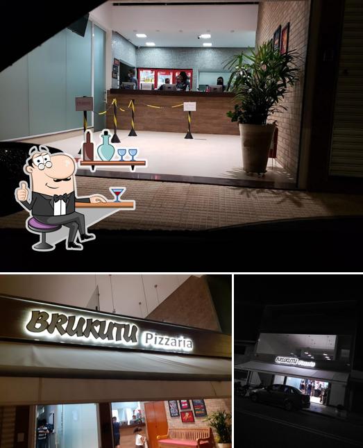 O interior do Pizzaria Brukutu