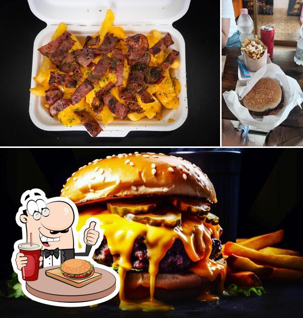 Ordina uno dei tipi di hamburger disponibili a Burgers Shack