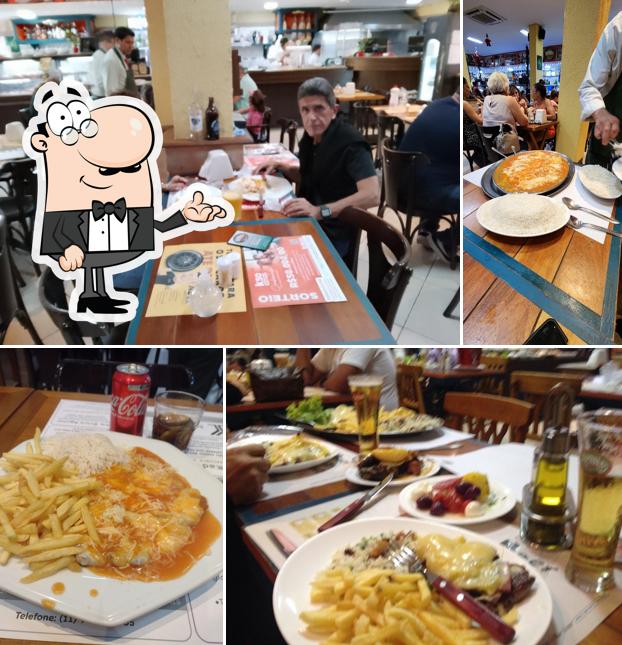Sente em uma das mesas no Restaurante Tonilu Café e Cervejaria