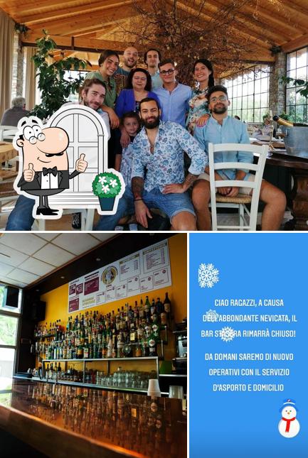 Tra le varie cose da Bar C.R.O - Enal si possono trovare la esterno e tavolo da pranzo