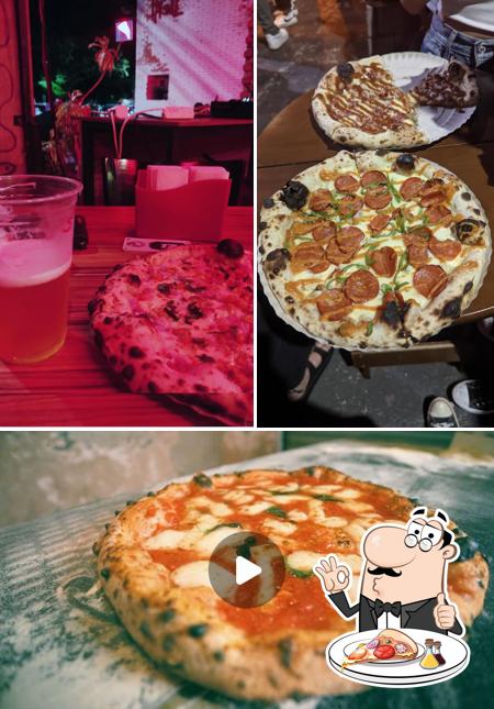 Peça diversos estilos de pizza