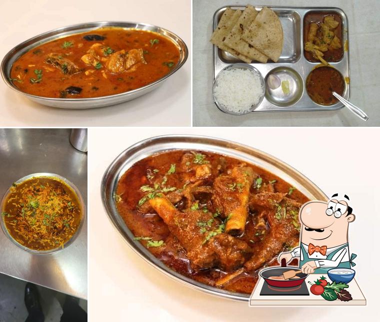 Chicken curry at Nagari Puneri Tadka