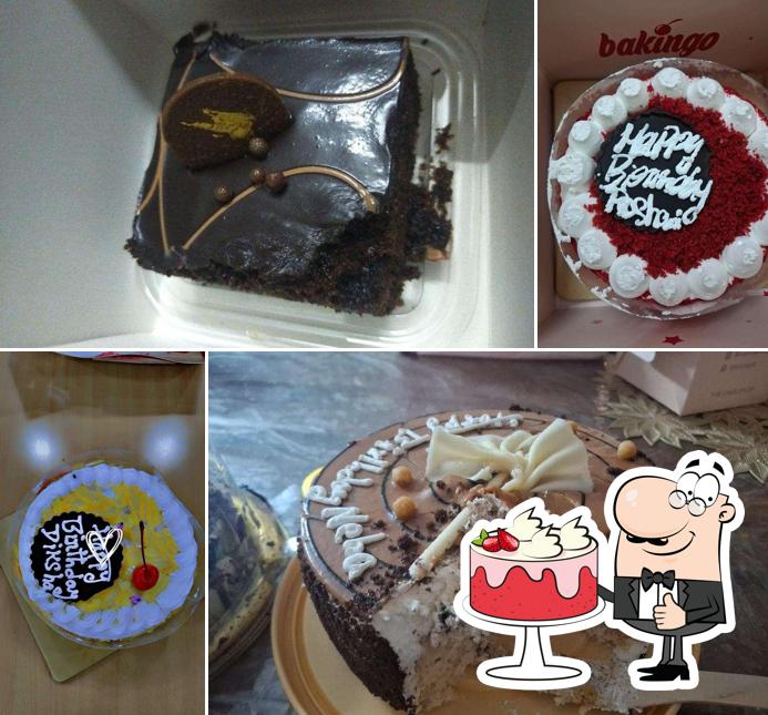 Red velvet cake at Bakingo