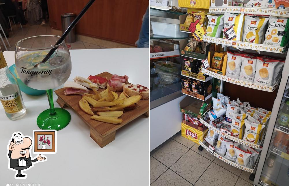 Siediti a un tavolo di Bar Centrale