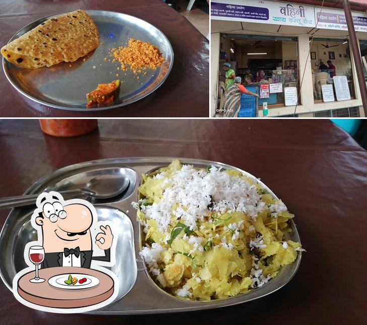 Vahini Khadya Vastu Kendra is distinguished by food and interior