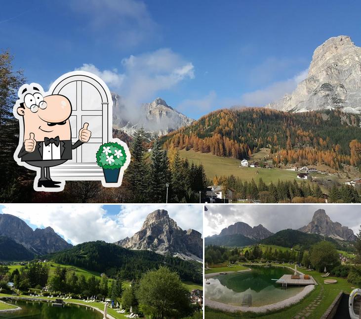 Goditi la vista dall'area esterna di Ristorante Bar Al Lago Corvara