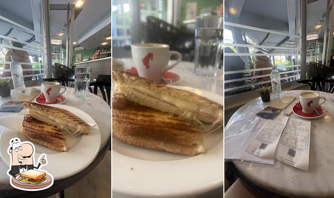 Toast al formaggio al Caffe bar Mocca