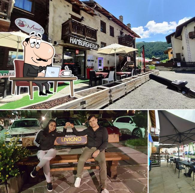 Siediti a un tavolo di Mauri's Hamburgheria