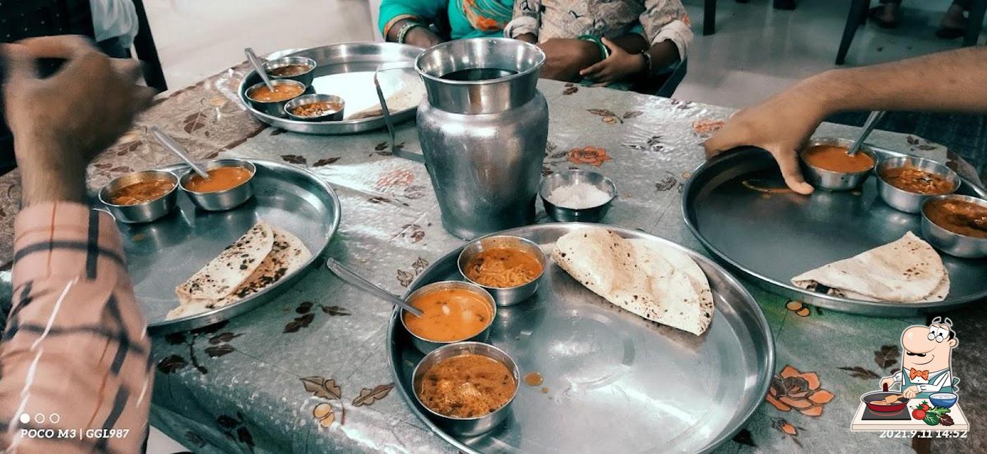 Chicken curry at Agrawal Seva Sadan