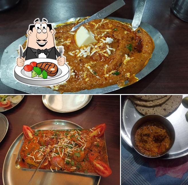Pick meat dishes at Hari Shankar Bhojnalya