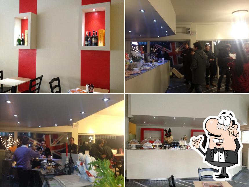 Dai un'occhiata agli interni di Perry's Bar