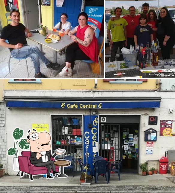 Siediti a un tavolo di CAFE' CENTRAL