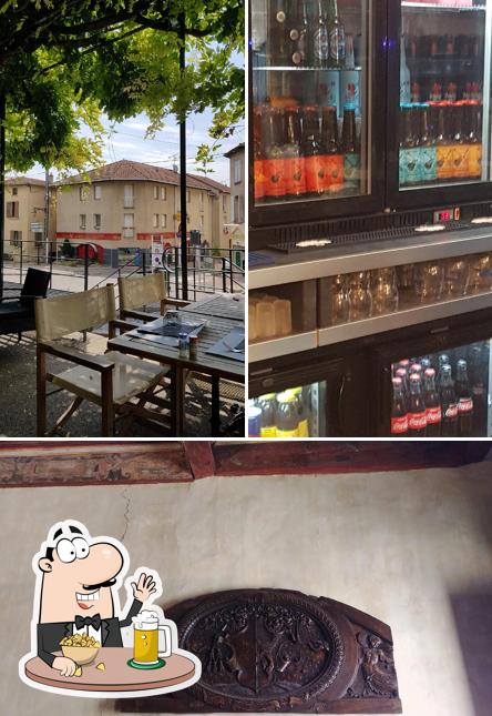 Vous pouvez prendre un verre de bière blonde ou brune