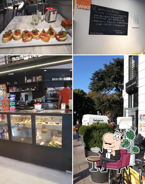 Siediti a un tavolo di Landhaus Bar