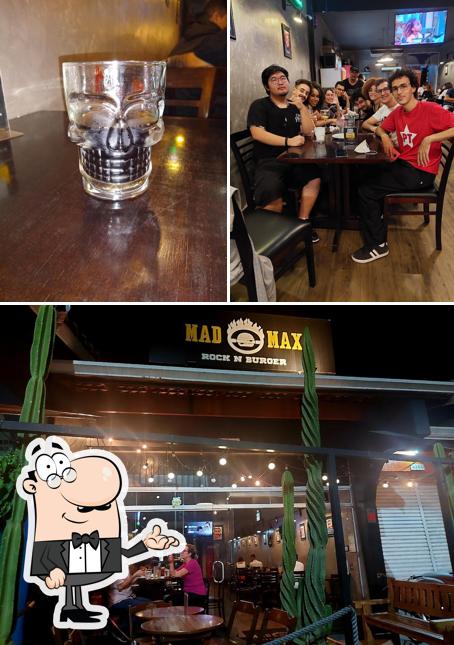 O interior do Mad Max Rock'n Burger - Atibaia