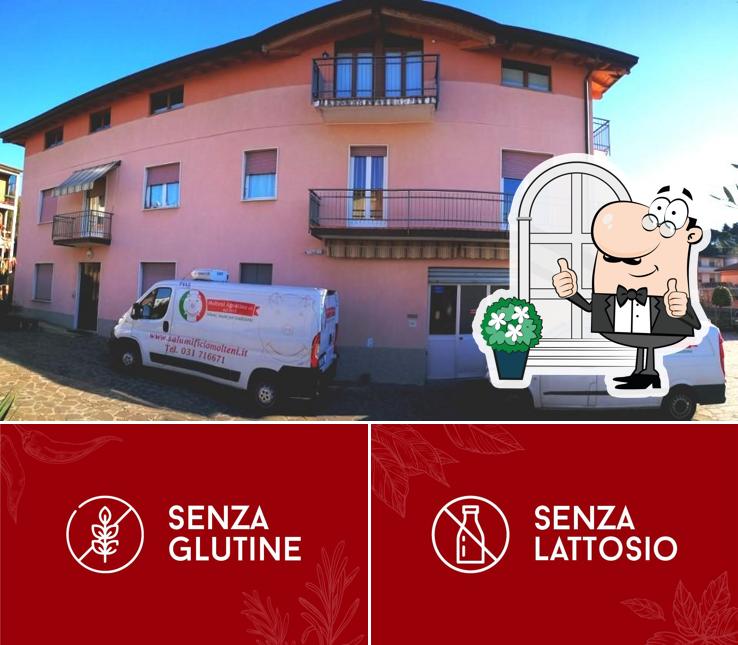 Gli esterni di SALUMIFICIO MOLTENI AGOSTINO Laboratorio artigianale salumi con rivendita Produzione propria