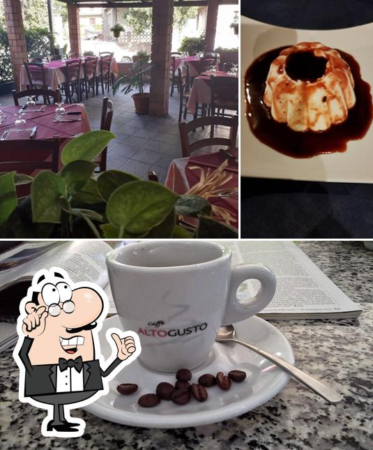 Siediti a un tavolo di Bar Pizzeria 90