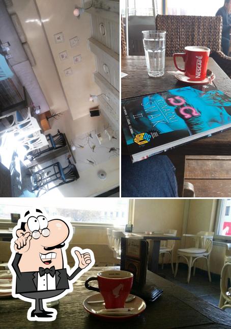 Dai un'occhiata agli interni di Cafe bar El Maritimo