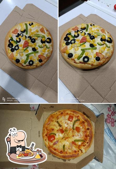 Order pizza at Grill Inn