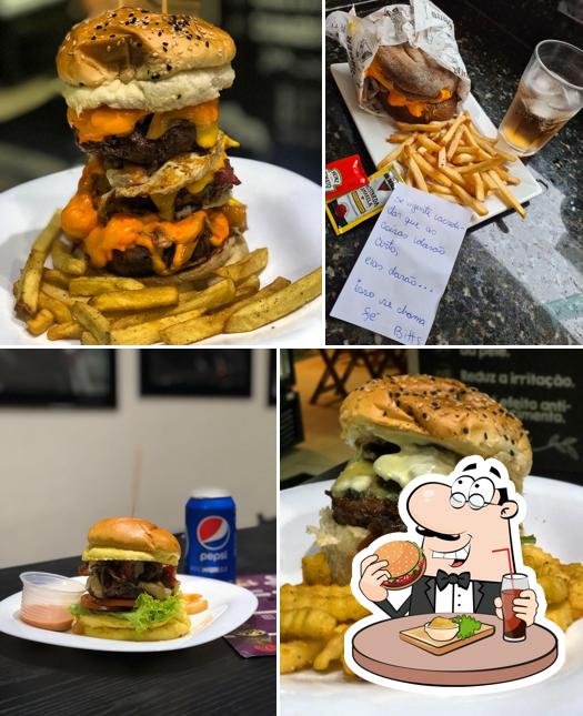 Delicie-se com um hambúrguer no Bitts Açaí Burger