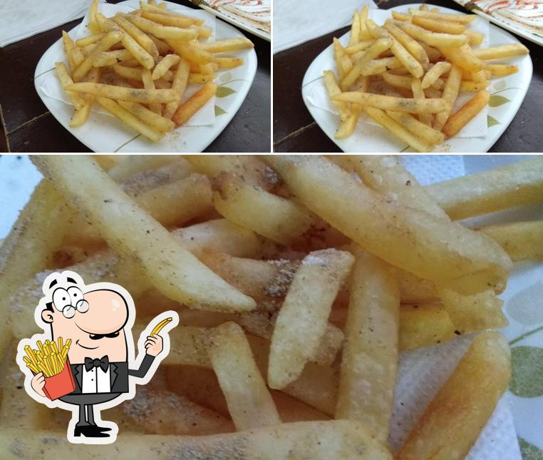 Taste finger chips at Tea Post