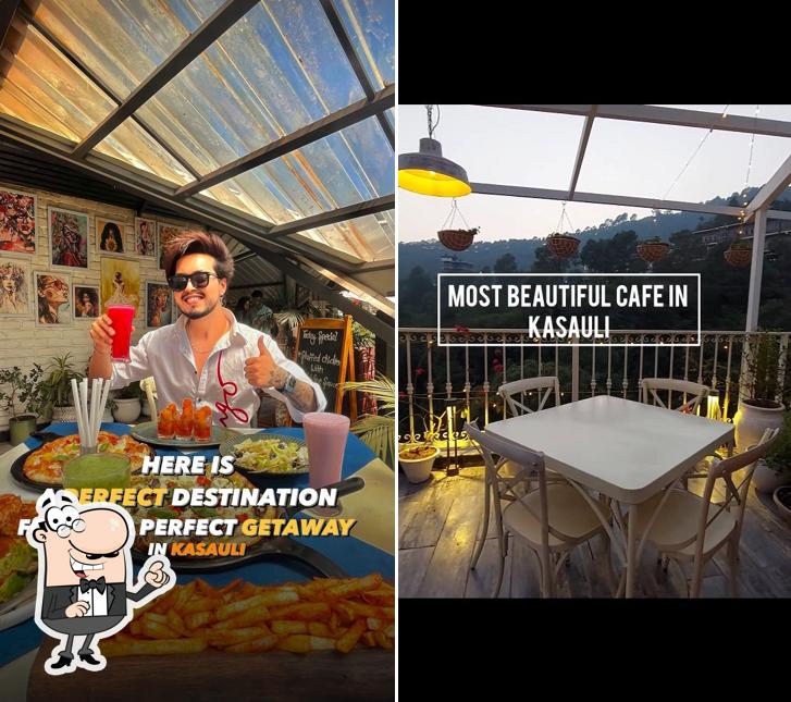 The interior of CAFÉ KASAULI 73