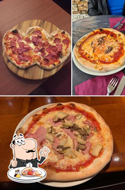Ordina una pizza a Luna Rossa Pizzeria Bar ristorante