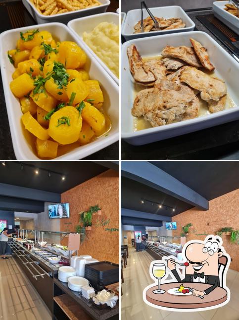 A imagem da comida e interior no Barão Restaurante