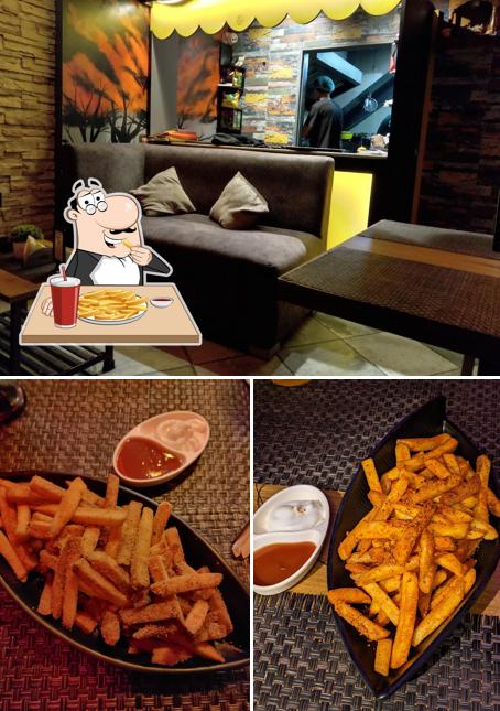 French fries at Foodaholic Cafe