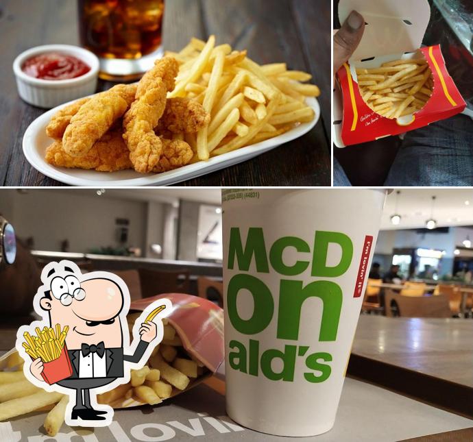 Taste fries with different sauces