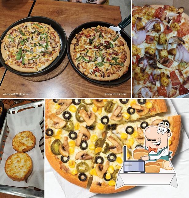 Garlic bread at Pizza Hut Dighi, Pune Garlic bread at Pizza Hut Dighi, Pune
