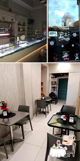 È gradevole prendersi un bicchiere di vino a Reina Cafe'
