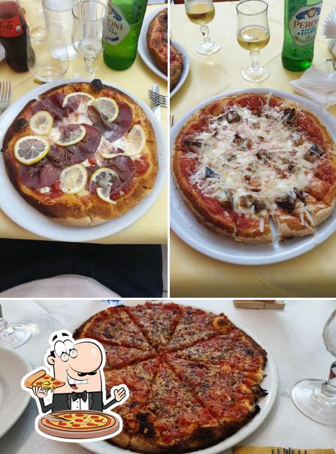 Ordina tra le svariate varianti di pizza