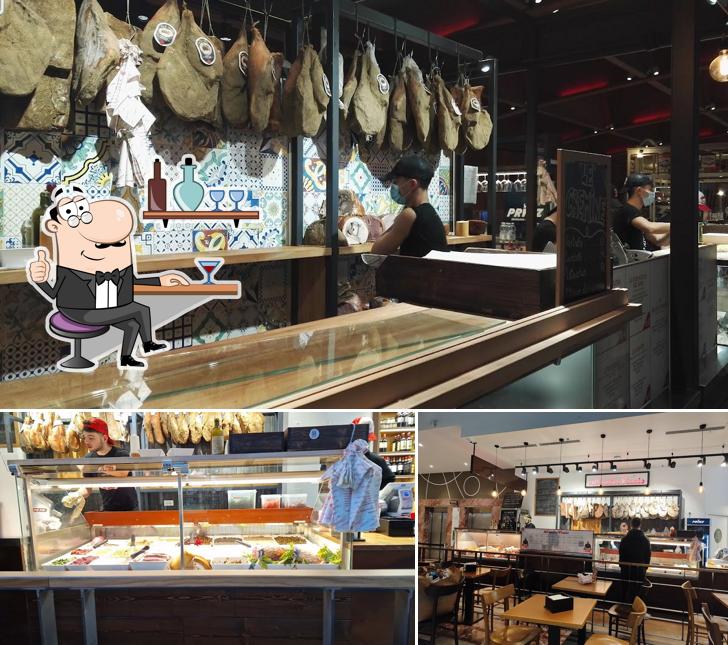 Dai un'occhiata agli interni di All'Antico Vinaio