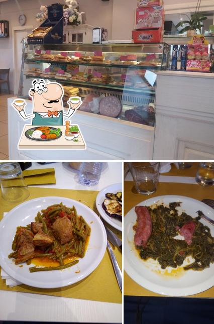 Tra le varie cose da Il Ritrovo si possono trovare la cibo e interni