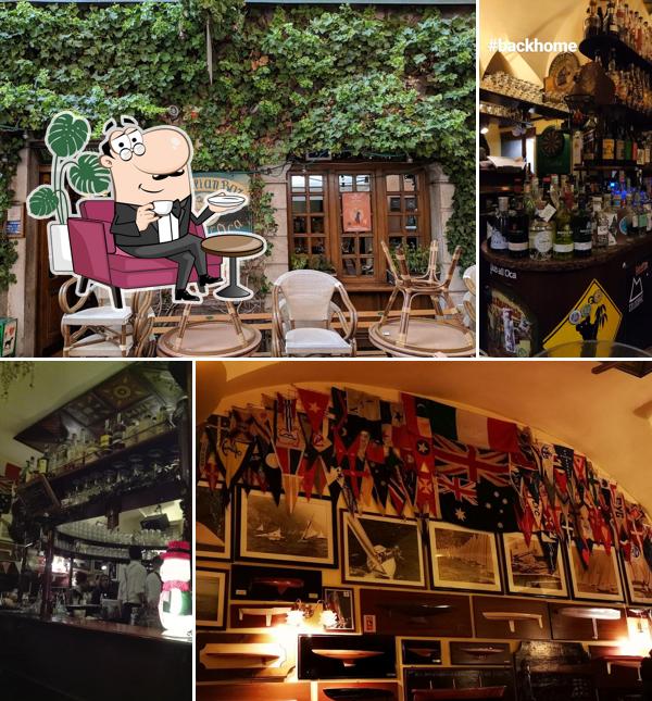 Siediti a un tavolo di Pub all'Oca