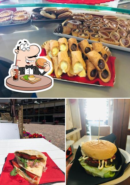 Ordina un hamburger a Bar Il Tinello