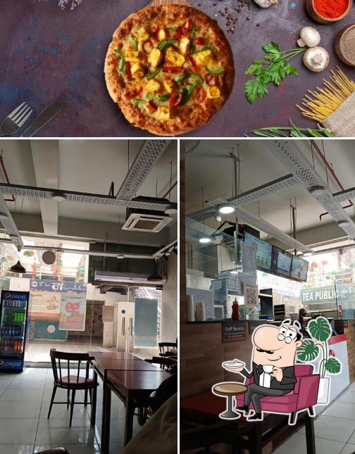 The interior of Rominus Pizza And Burger