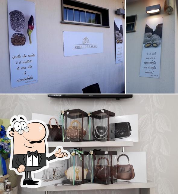 Siediti a un tavolo di AROME DE CACAO