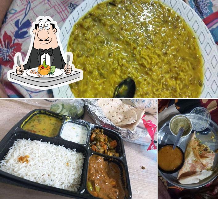 Food at Khichdi In Handi