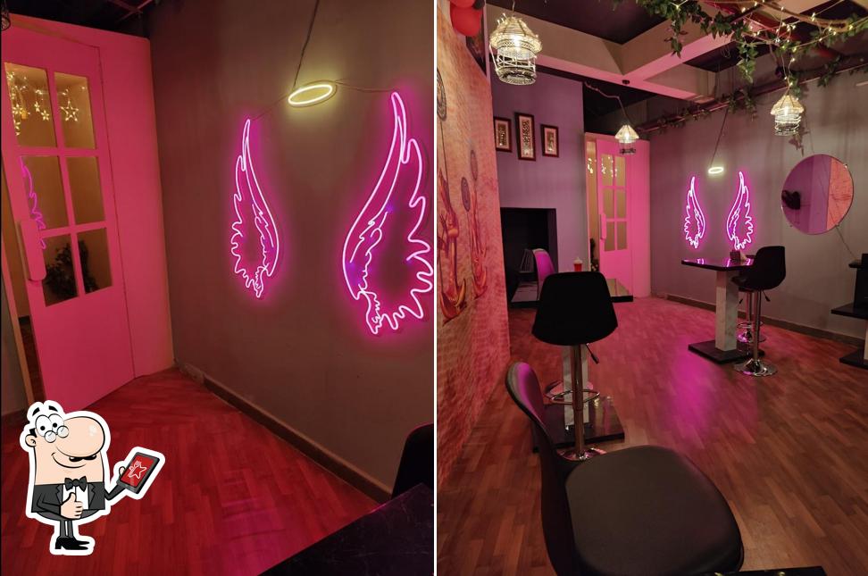 Here's a picture of T3 cafe and library landmark city