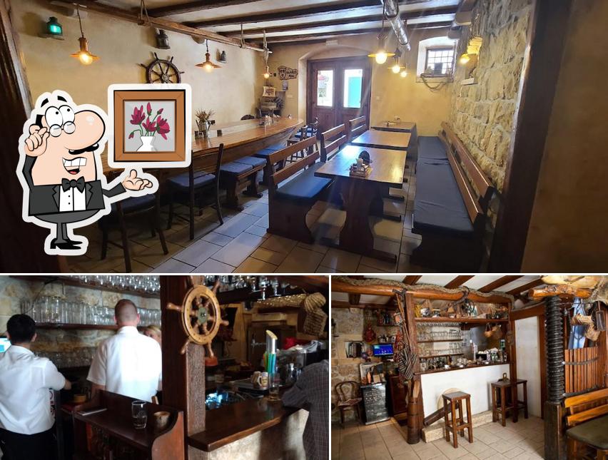 Siediti a un tavolo di Tavern Kalalarga