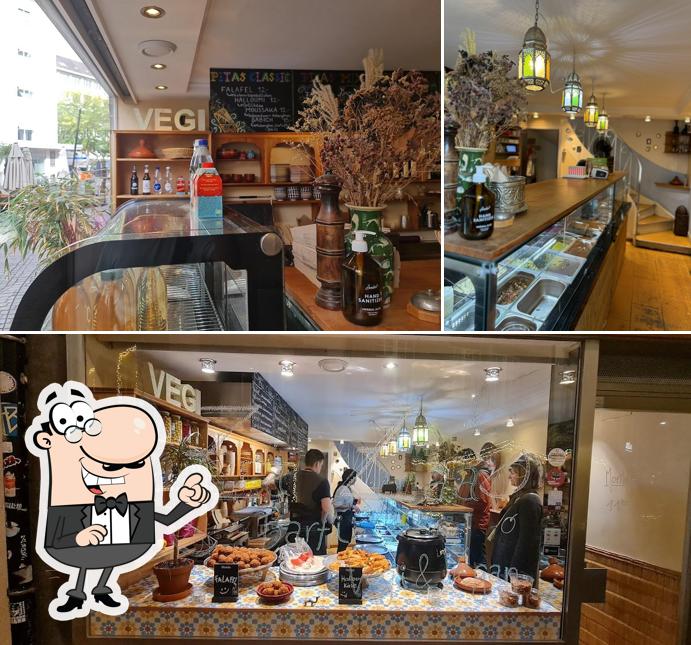 Siediti a un tavolo di Za Zaa - Barfi - Vegi & Vegan